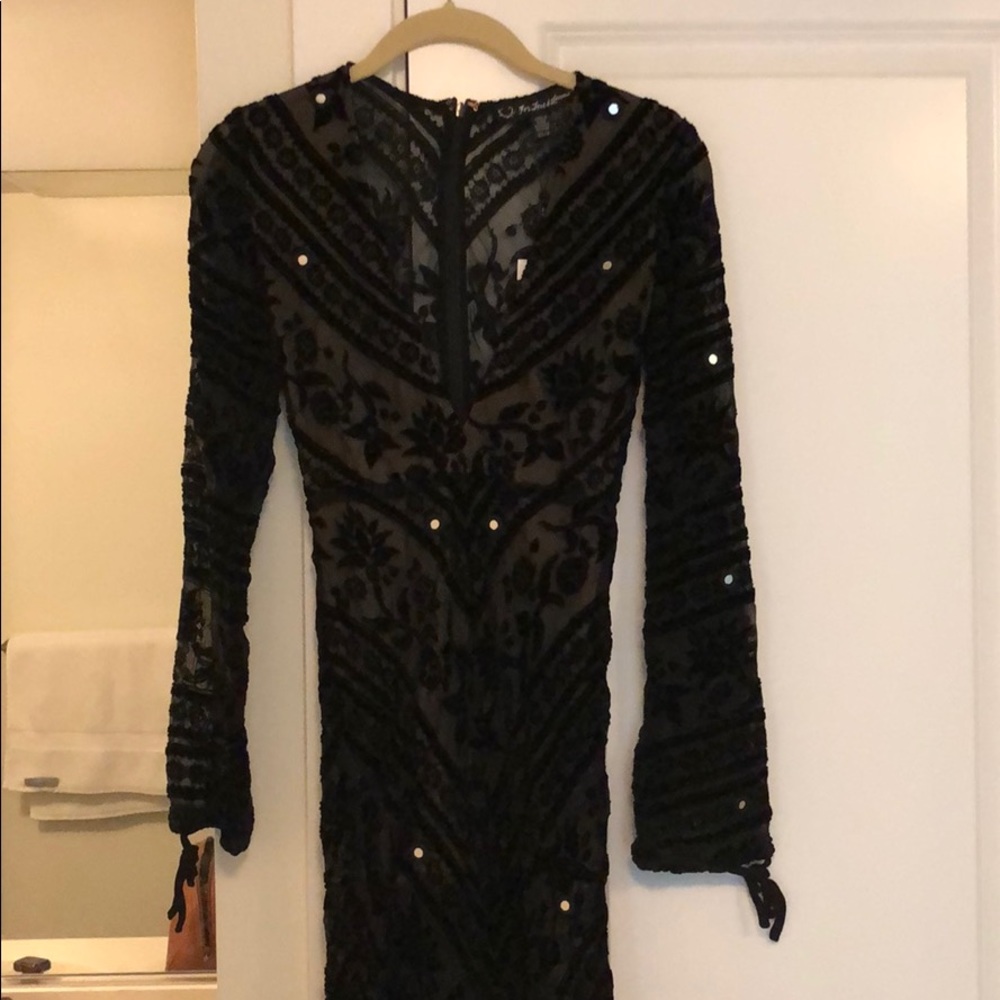 Plunging neckline, lines, gown